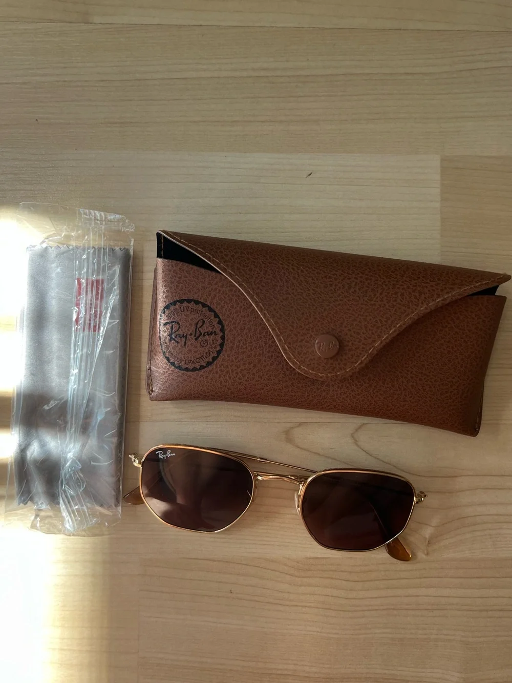 Ray-Ban Gold Frame Brown Lens Sunglasses with Brown Case